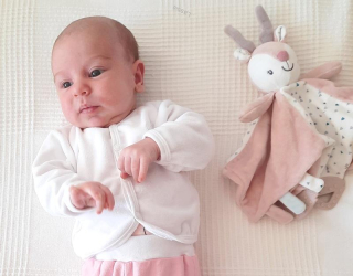 Svetrík biely baby 56-74 (0-9 mes)